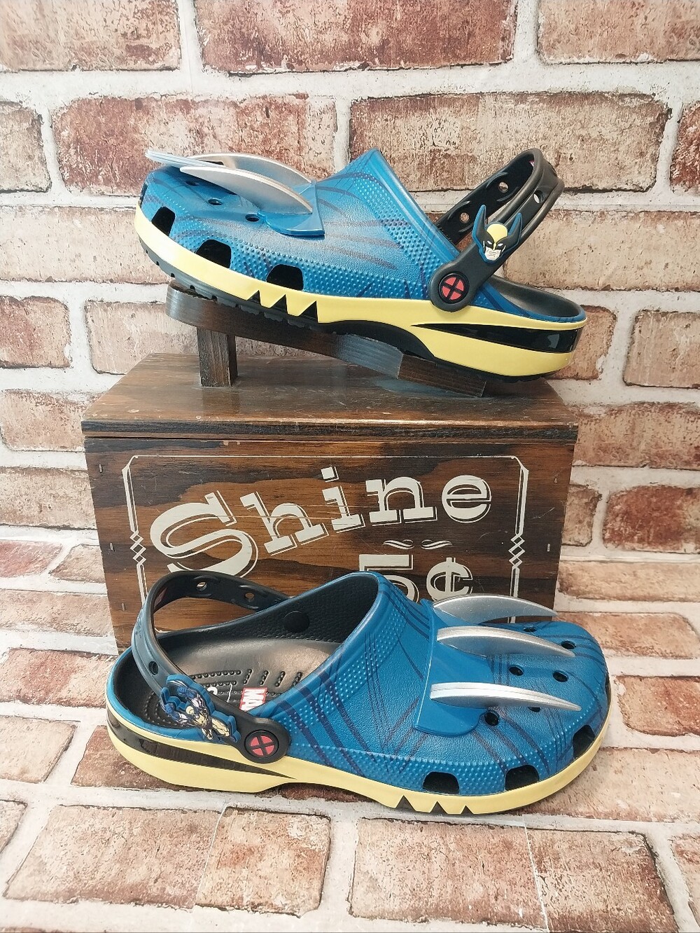 🆕️brand New 2025 Crocs Classic X Marvel Wolverine